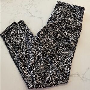 Black and White Patterned Leggings